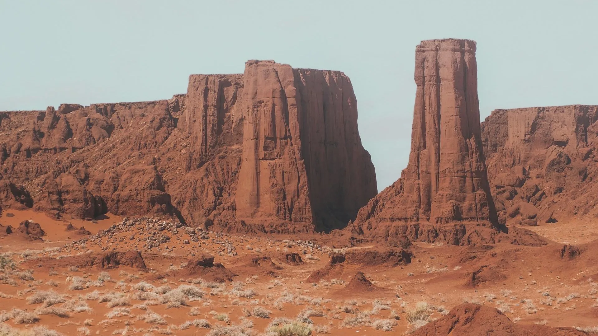 Paysage désertique d'Algérie avec formations rocheuses